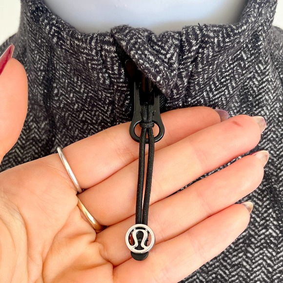 EUC Lululemon Define Jacket Herringbone Gray 4 - Picture 6 of 16